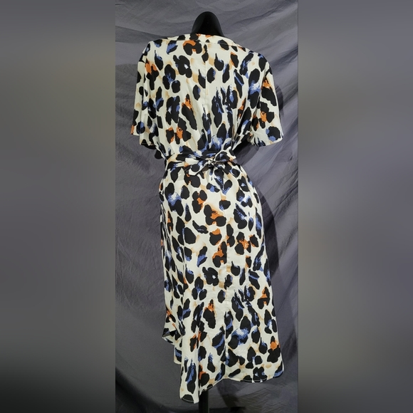 NWOT V-Neck Midi Dress - Picture 3 of 5